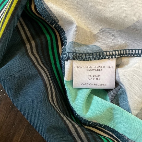 BCBG MAXAZRIA Women's Large Deep V Neck Flutter Sleeves Tie Back Abstract Dress - Picture 6 of 7